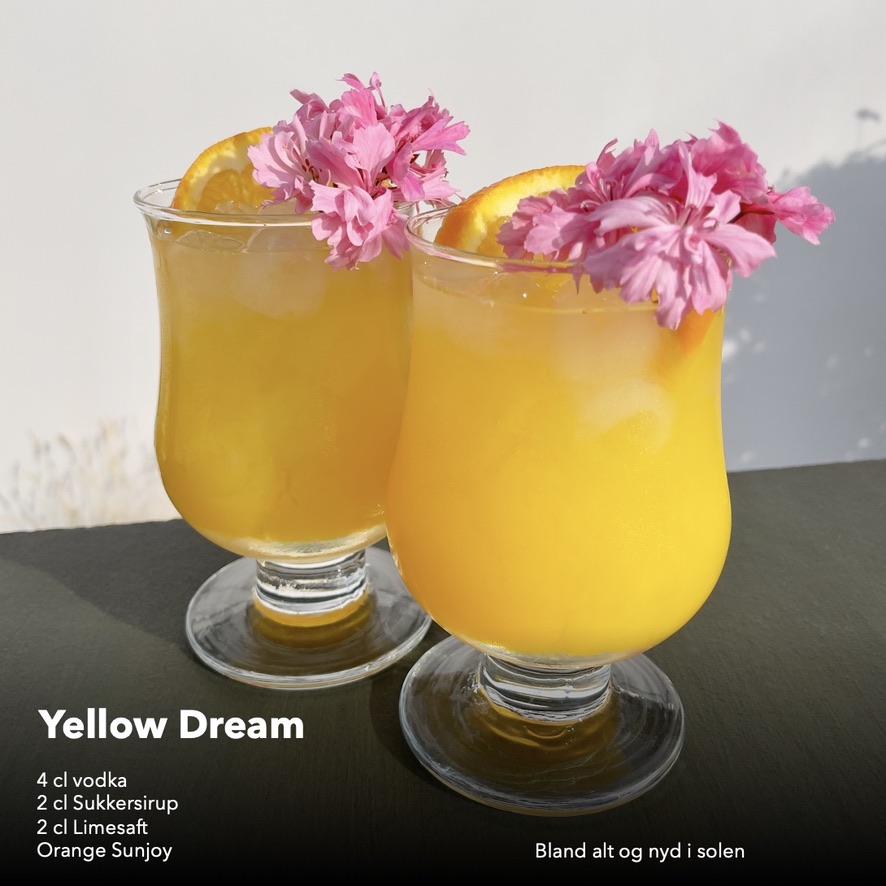 velkomstdrink - cocktail pyntet med spiselige blomster